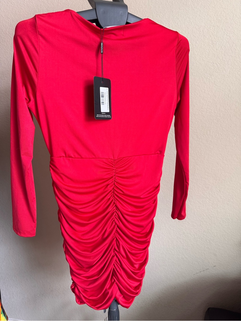 PrettyLittleThing Red Ruched V-Neck Mini Dress - Picture 2 of 2